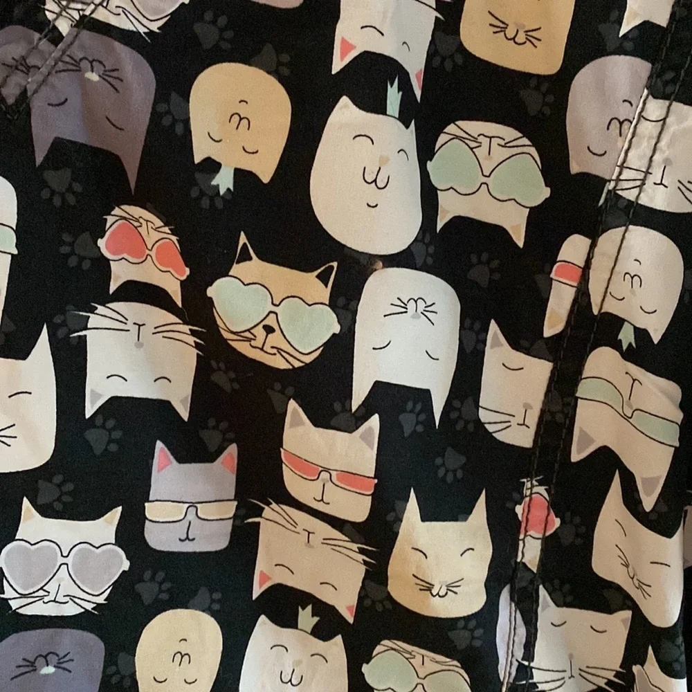 Cat print scrub top - Picture 3 of 6